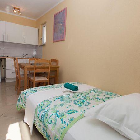 Apartments Damjanovic Makarska Chambre photo