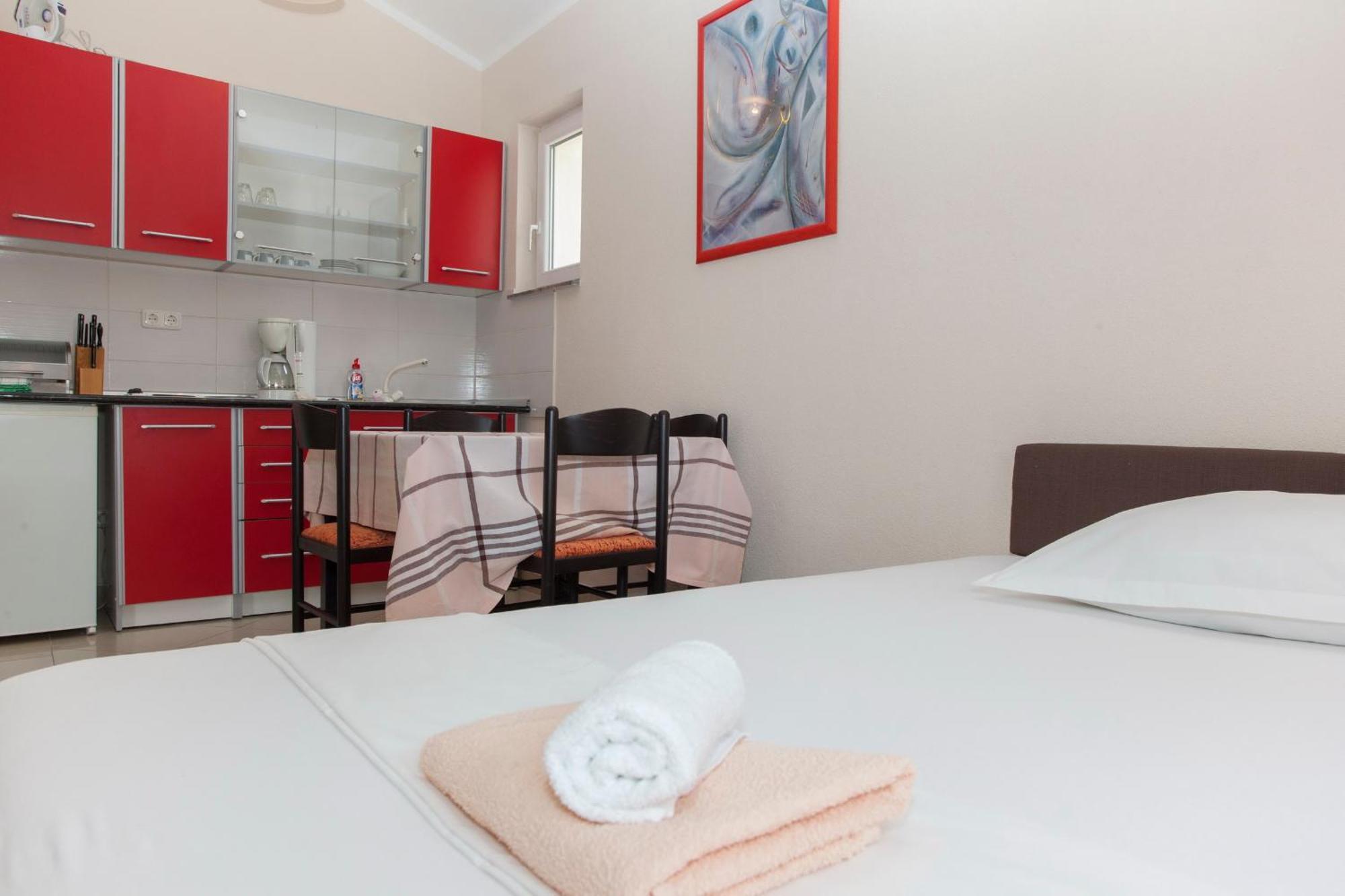 Apartments Damjanovic Makarska Chambre photo