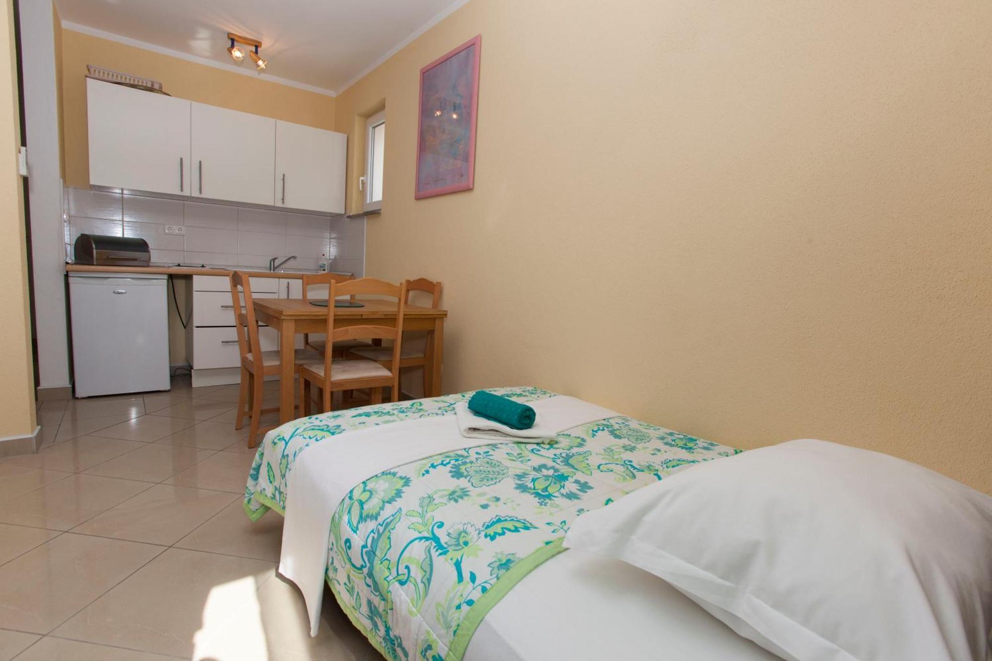 Apartments Damjanovic Makarska Chambre photo