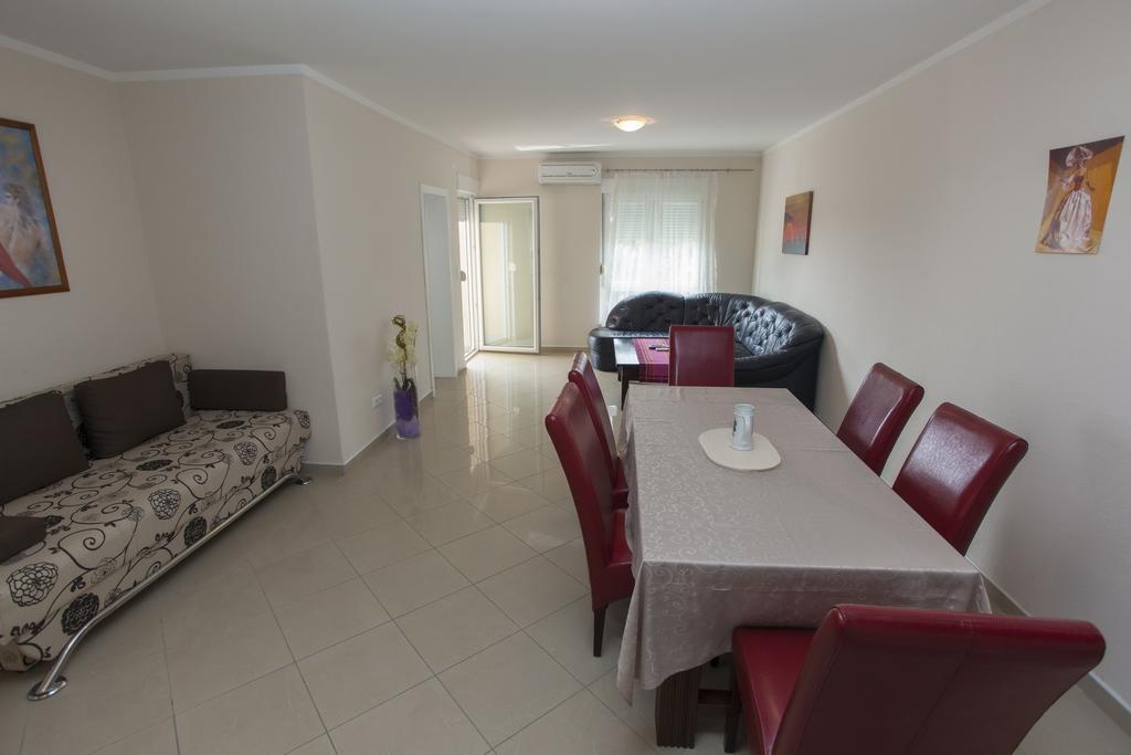 Apartments Damjanovic Makarska Chambre photo