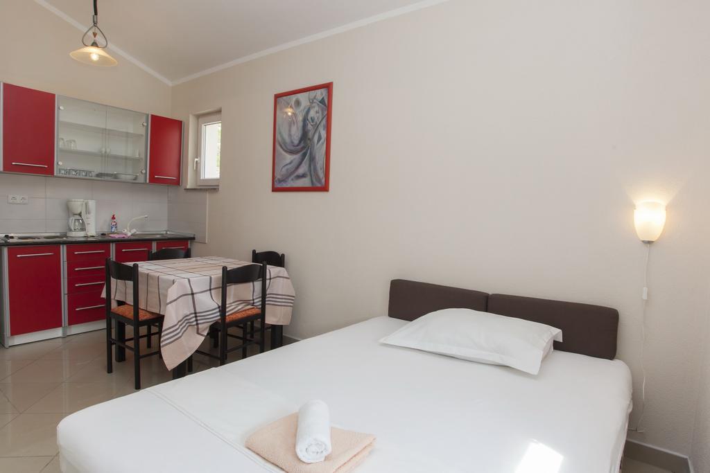 Apartments Damjanovic Makarska Chambre photo