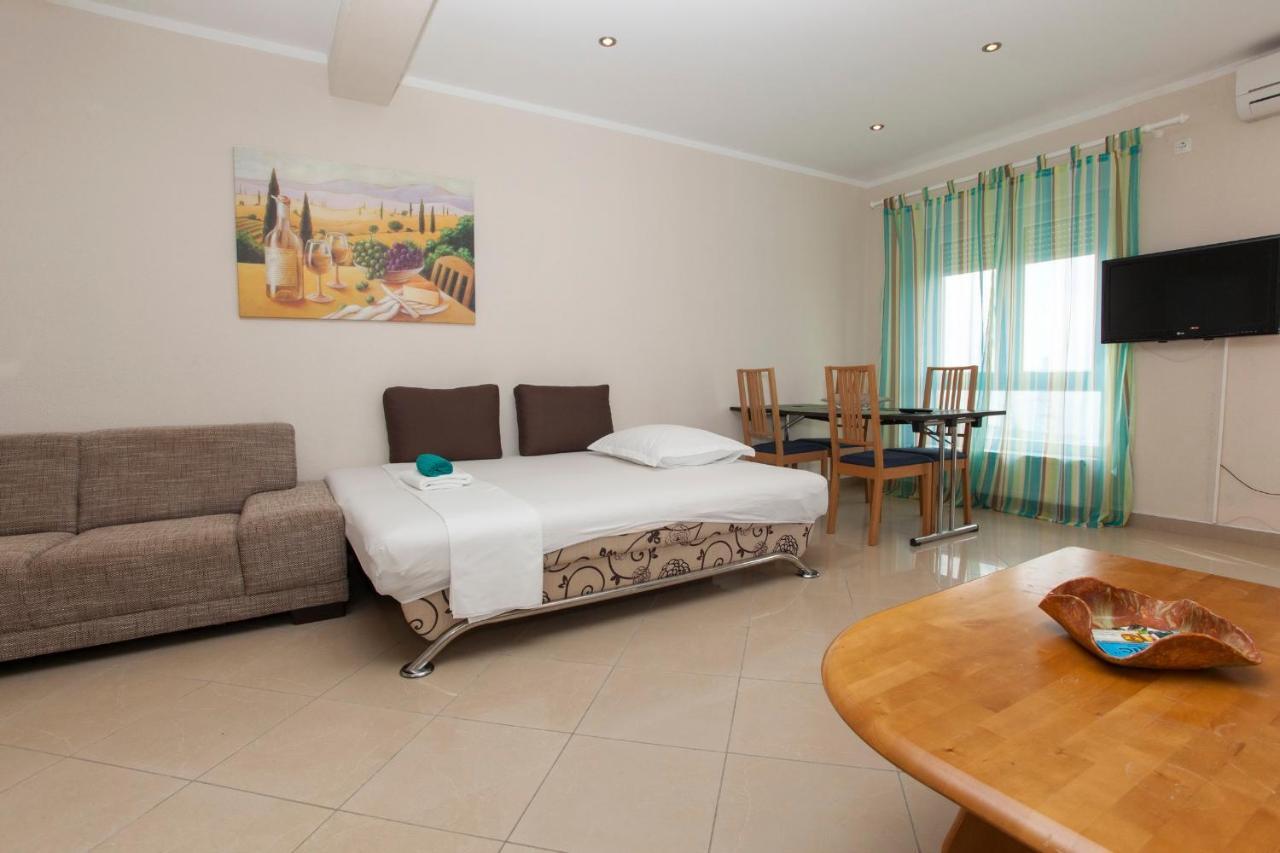 Apartments Damjanovic Makarska Chambre photo