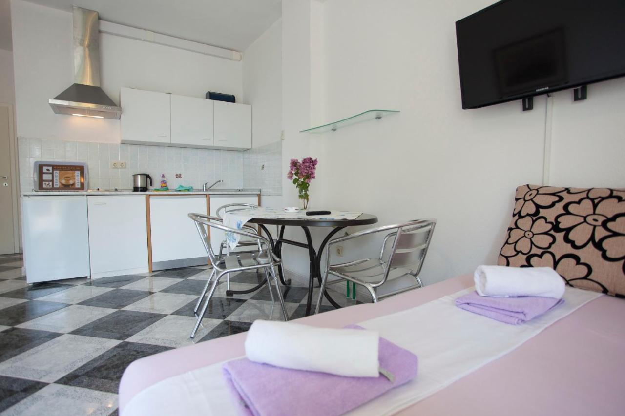 Apartments Damjanovic Makarska Chambre photo